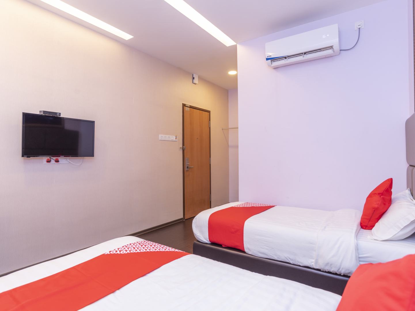 OYO 89423 Zenz Hotel