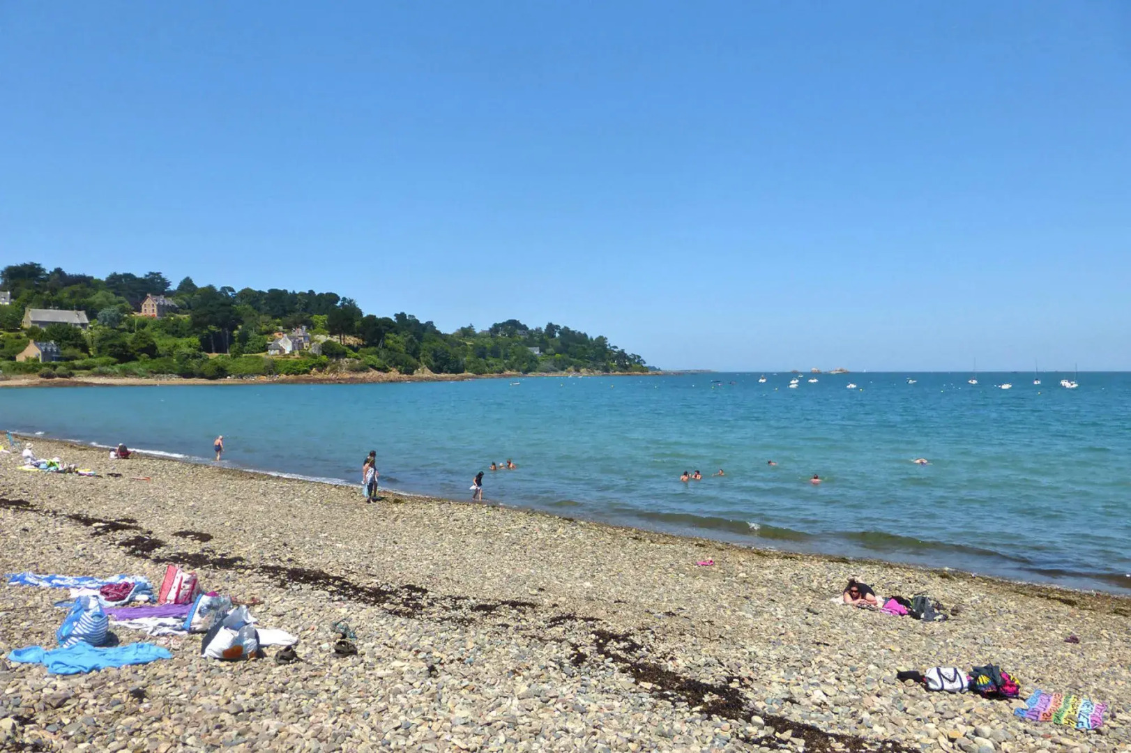 Comfortable Holiday Home, Near Ploubazlanec Beach