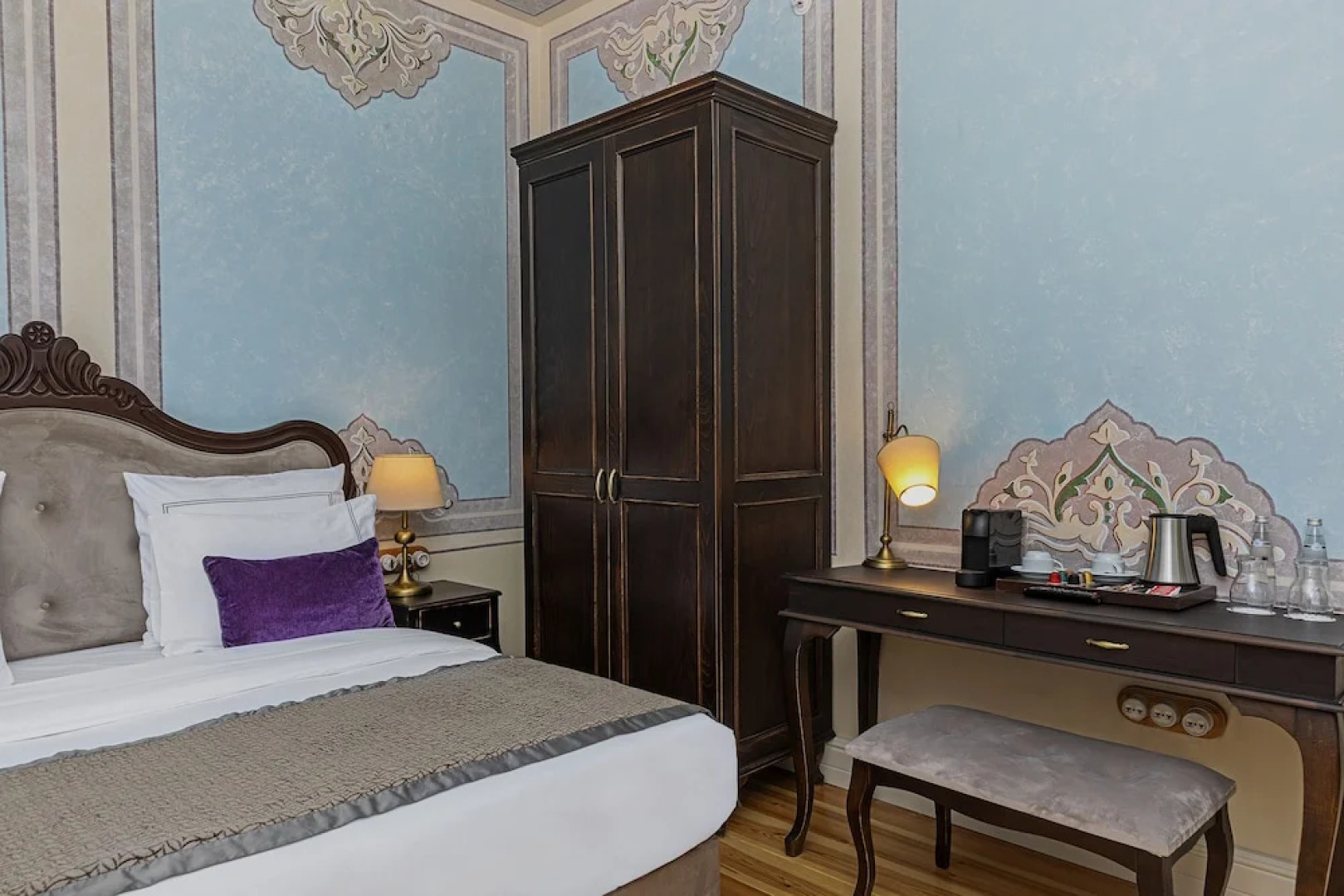 Meroddi Barnathan Hotel