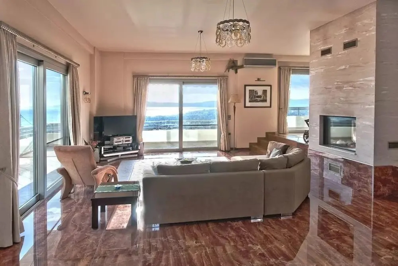 Aelia Luxurious Villa With Pool