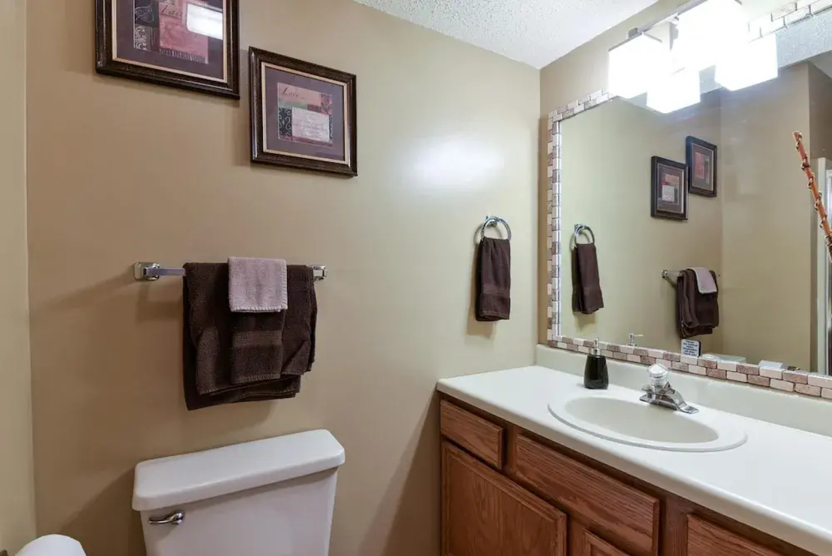 Welcome Inn- Pools - Great Balcony - Trails to Fishing -SO Close to Sdc!!