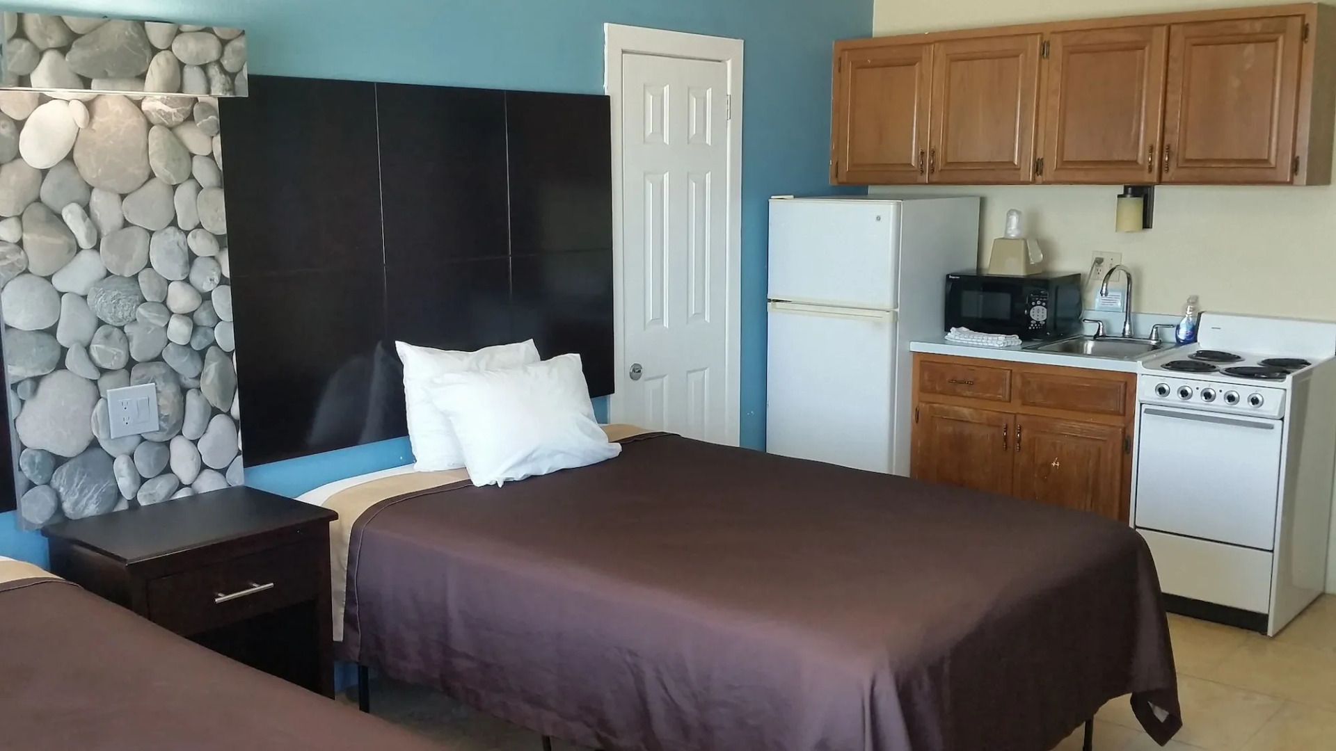 Driftwood Beach Motel