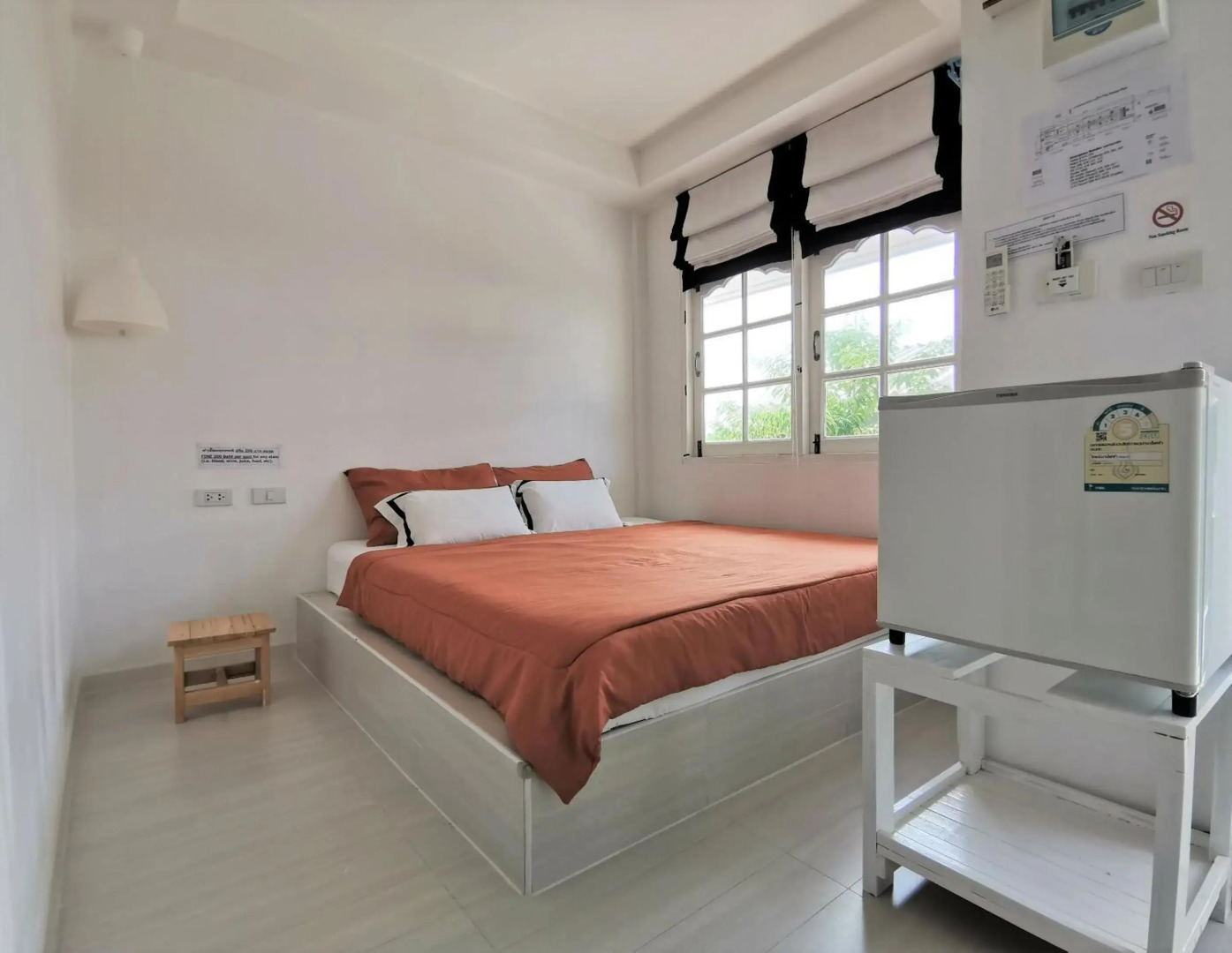 1715 House - White Rhino