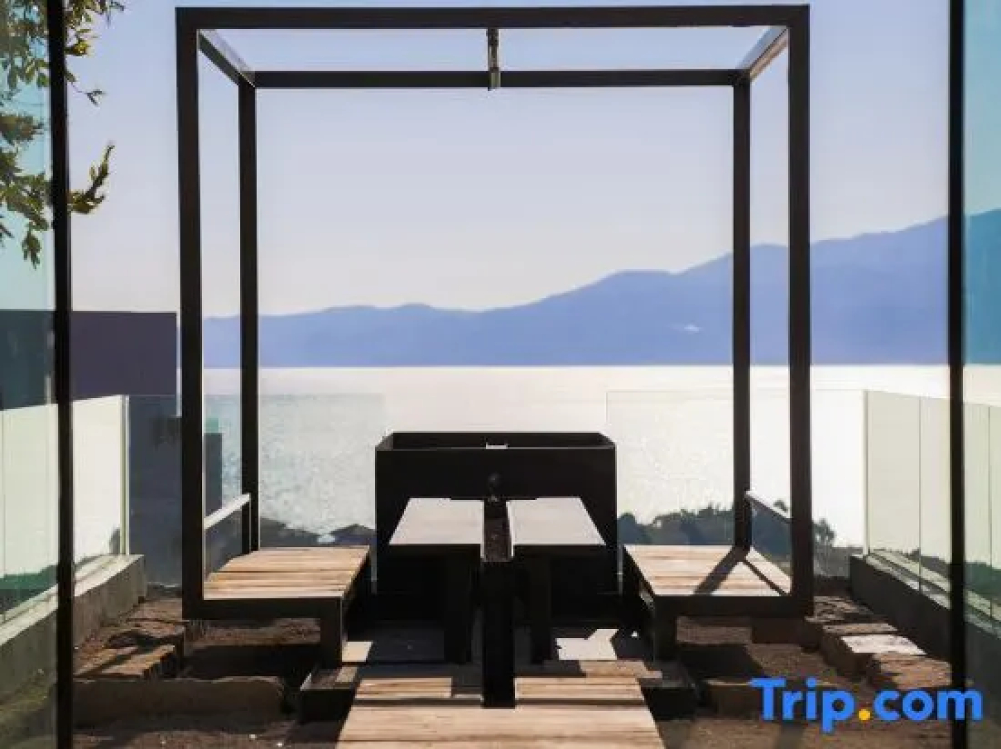 Rousseau homestay in Fuxian Lake