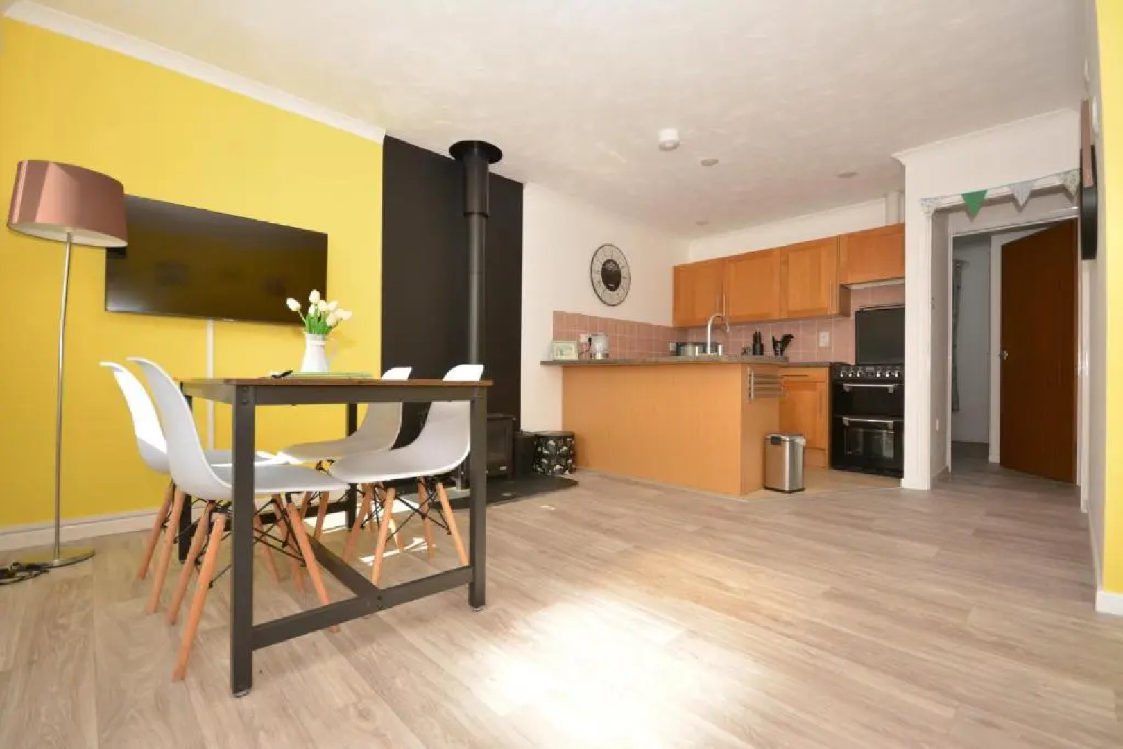 Beach Front 3 Bed Cottage and Hot Tub Kessingland