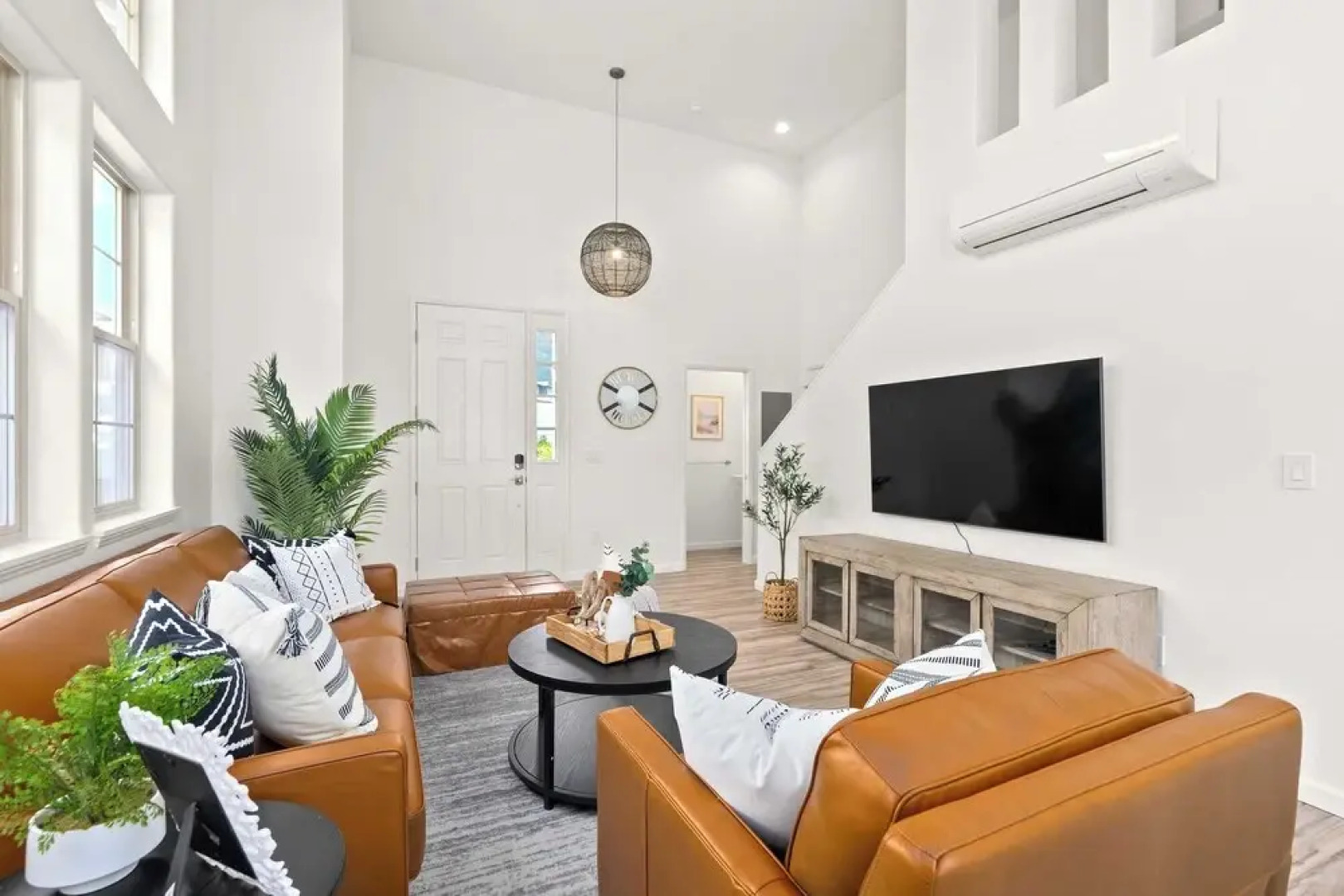 Sleeps 16, 2 Homes Ocean Views, Shared Pool + Gym, Near the Beach Avantstay