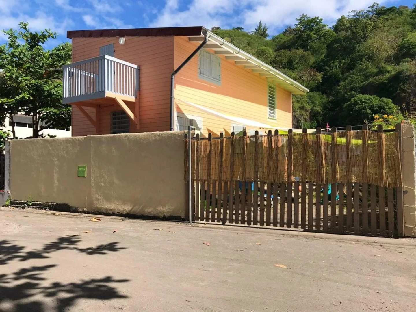 Apartment in a Bungalow on the Beach in Le Carbet Wonder