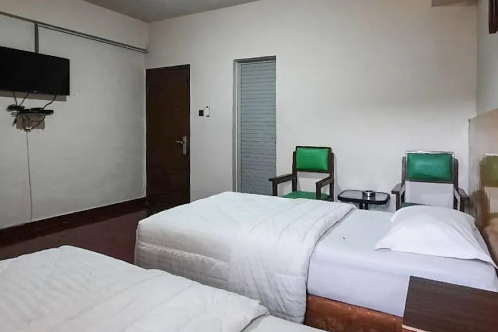 RedDoorz near Pagoda Open Stage Parapat