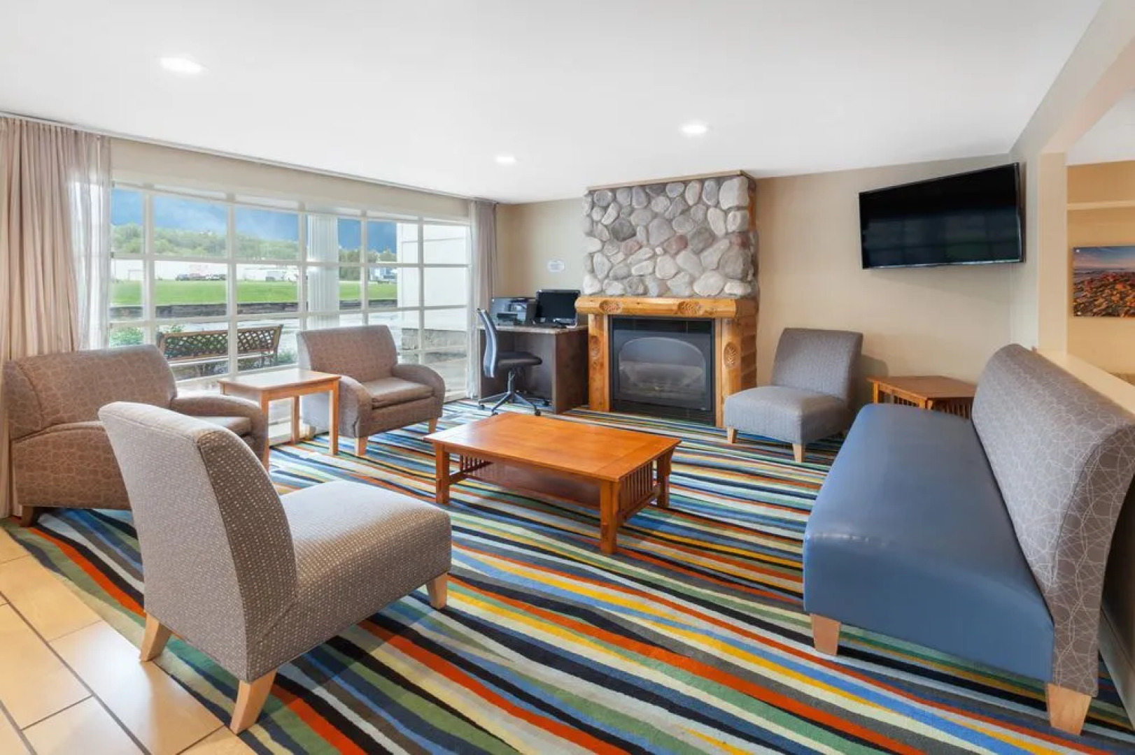 Baymont Inn & Suites St. Ignace Lakefront