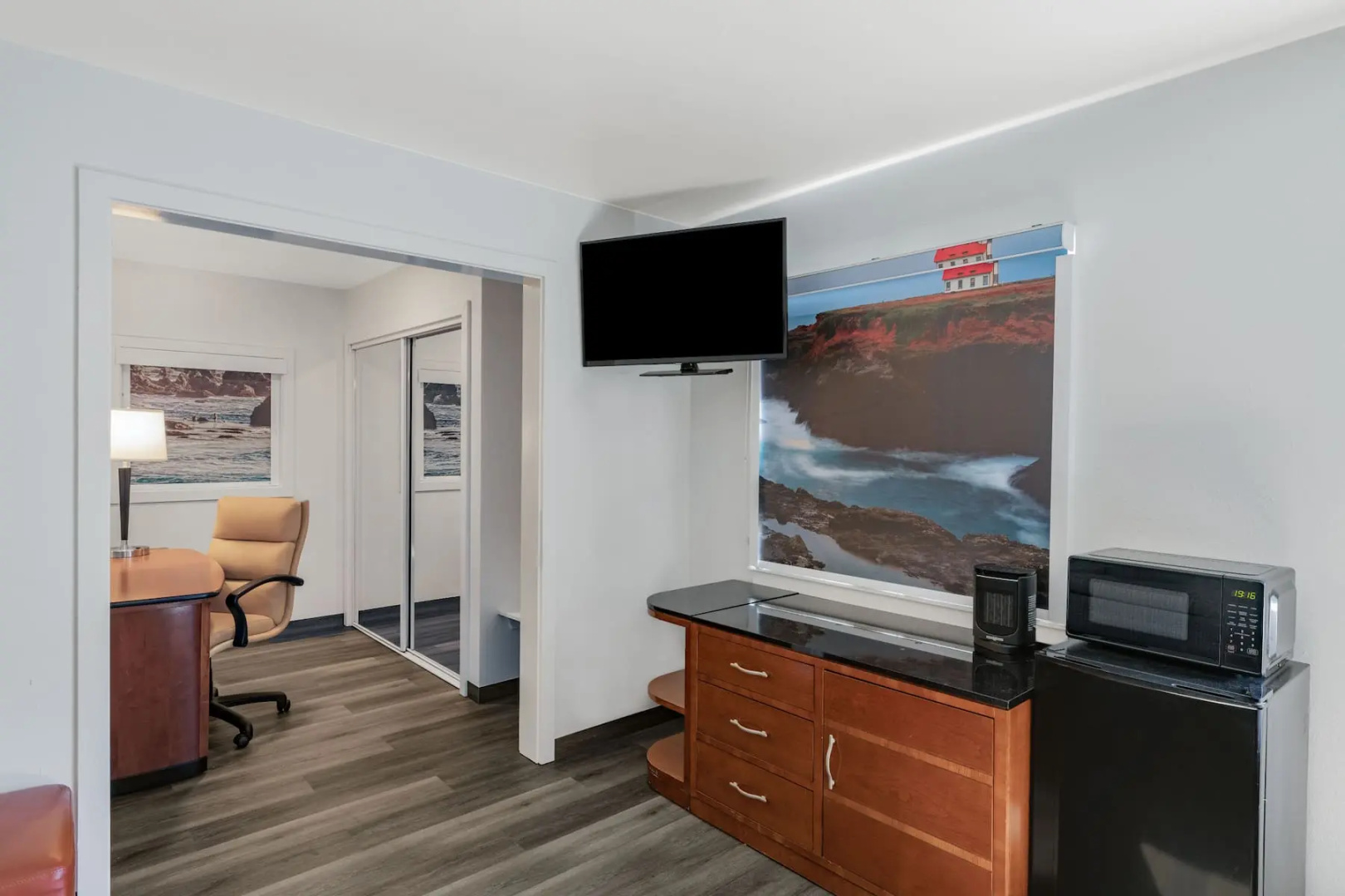 Oceanside Inn & Suites, a Days Inn by Wyndham