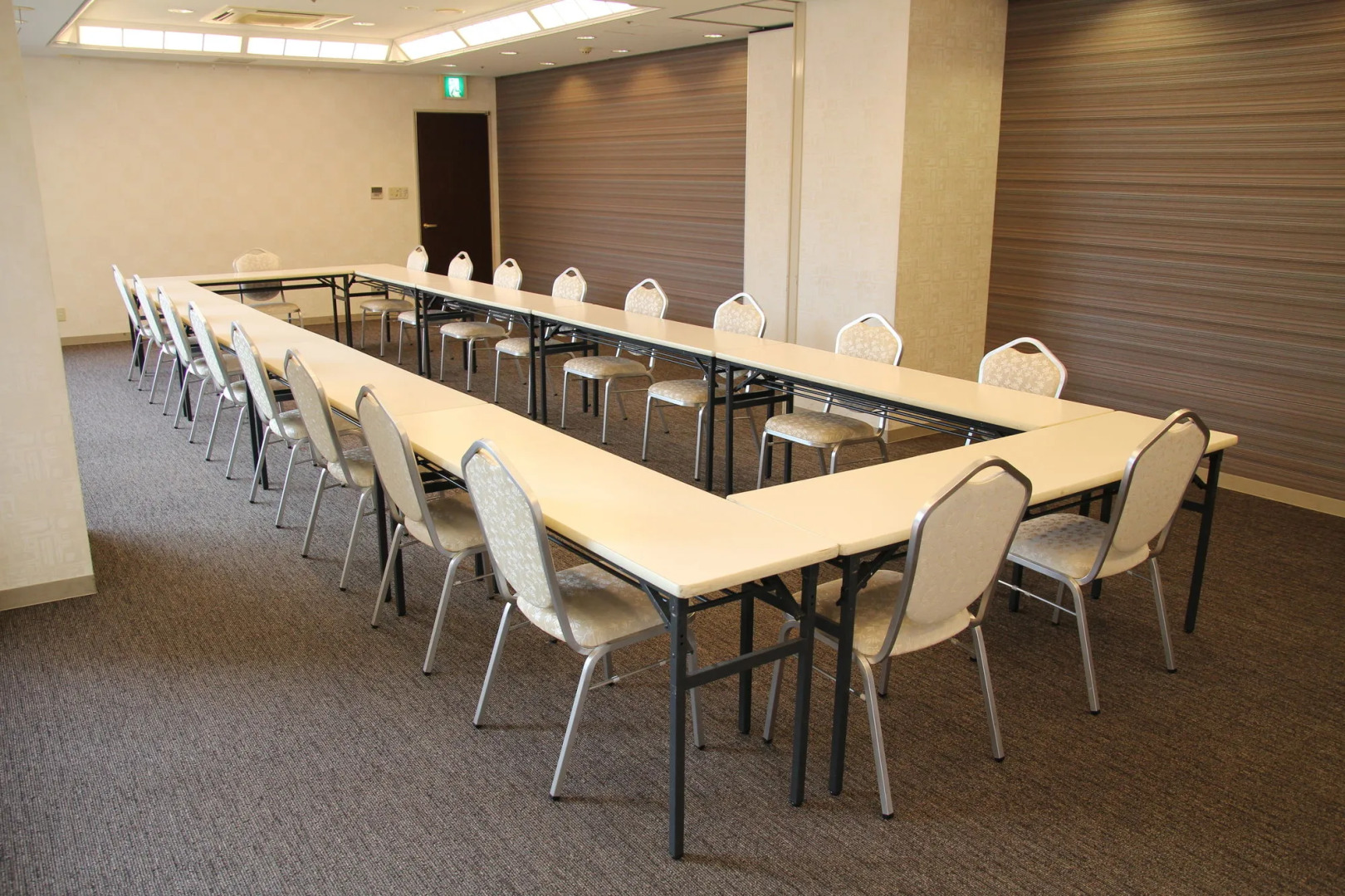 Отель Okayama Koraku 