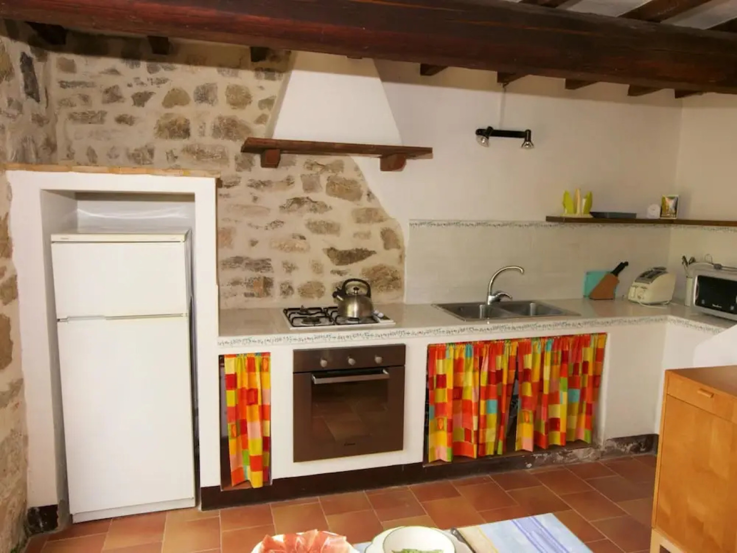 Holiday House with Pool & Large Garden Overlooking Lake near Tuscany