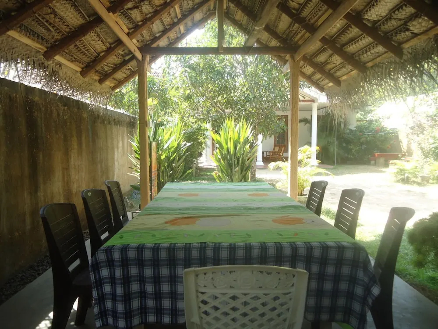Nishan Surf Inn