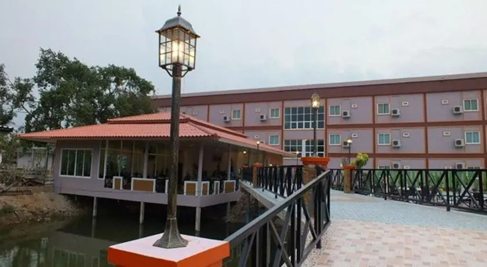 Thanasiri Hotel and Resort