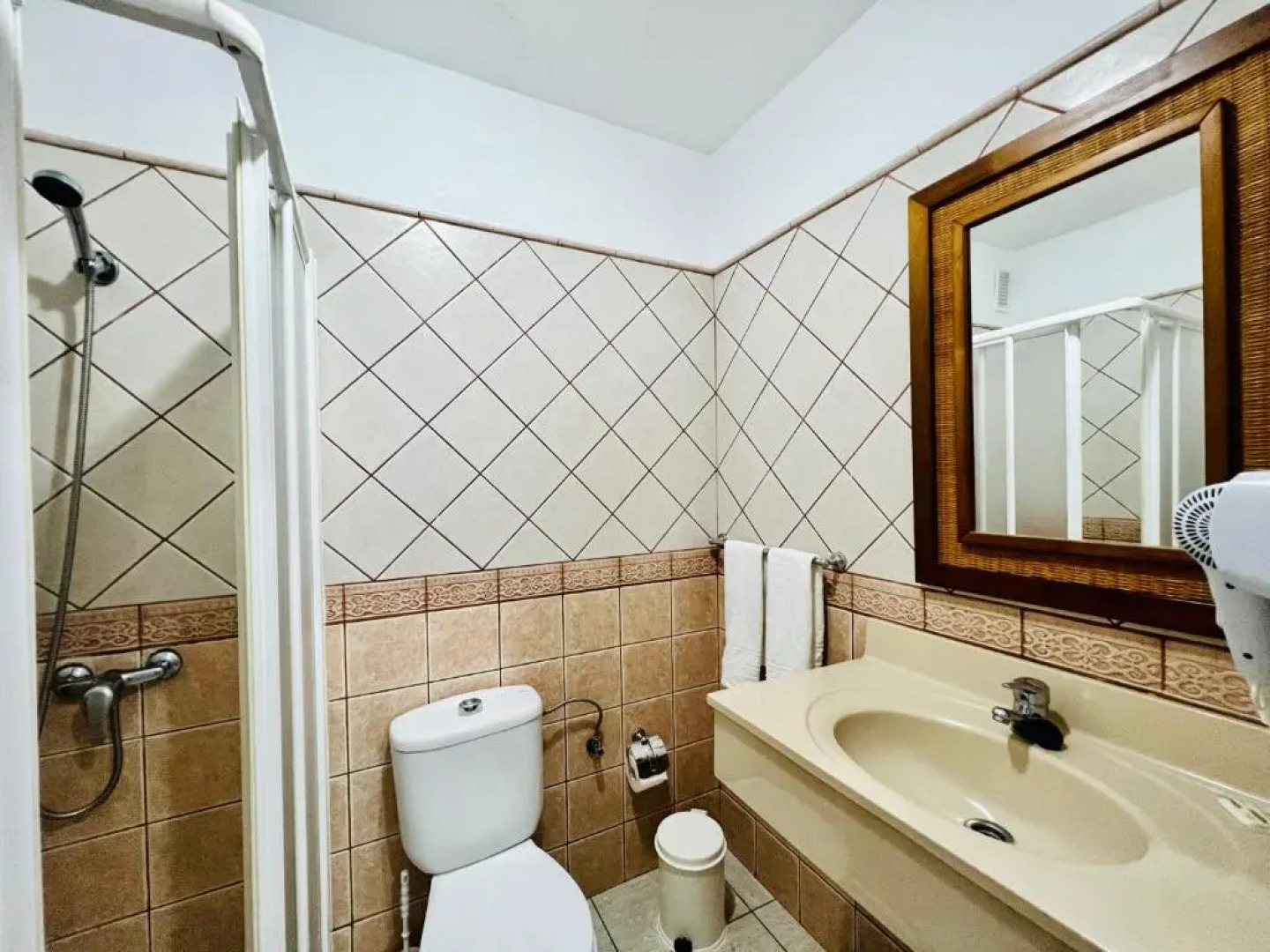 Apartamentos Frontera