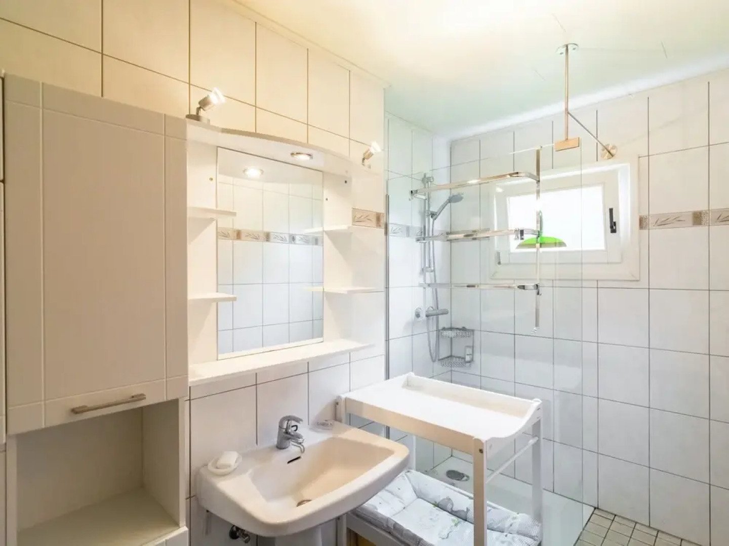 Detached Chalet With Views of the Lake of Butgenbach in the Middle of Nature