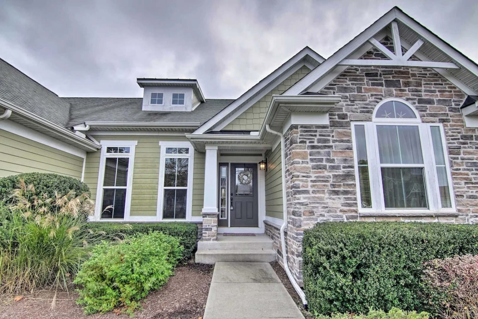 Great for Groups: Bayside Resort Home w/ Patio