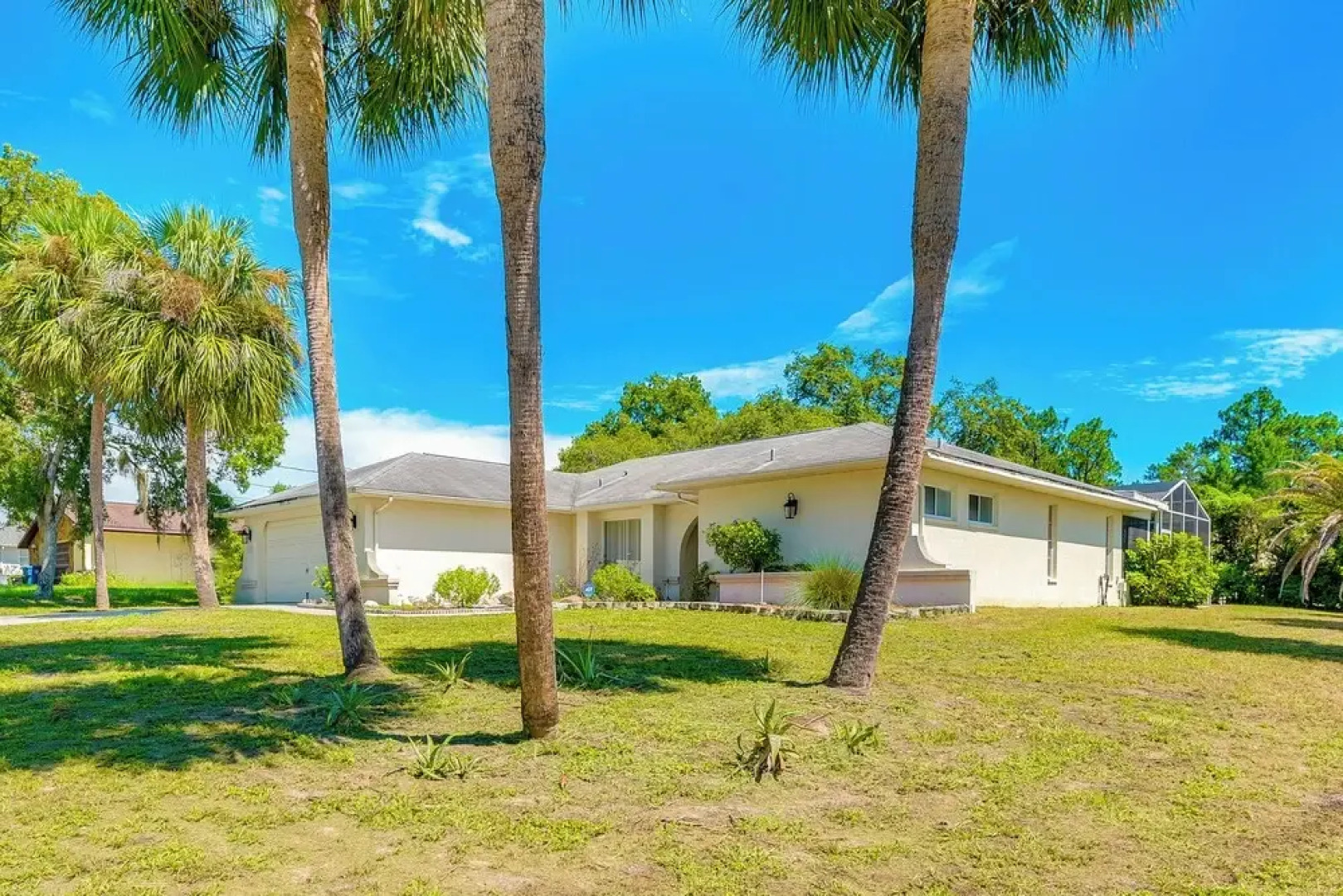 Spring Hill Home: Heated Pool, 9 Mi to Beach!