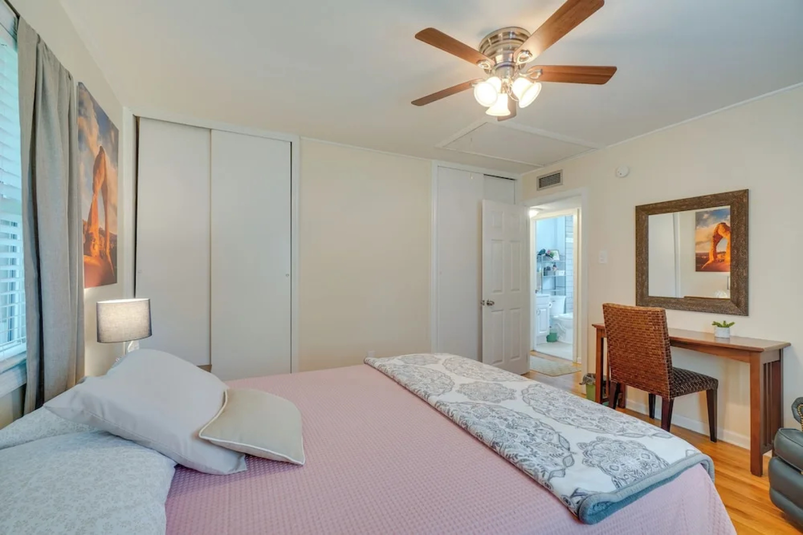 Oak Ridge Retreat w/ Porch < 1 Mi to Downtown