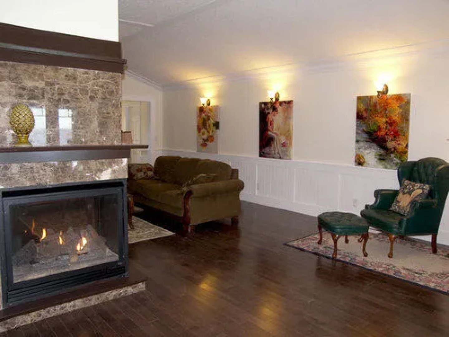 Foxglove Inn & Gardens