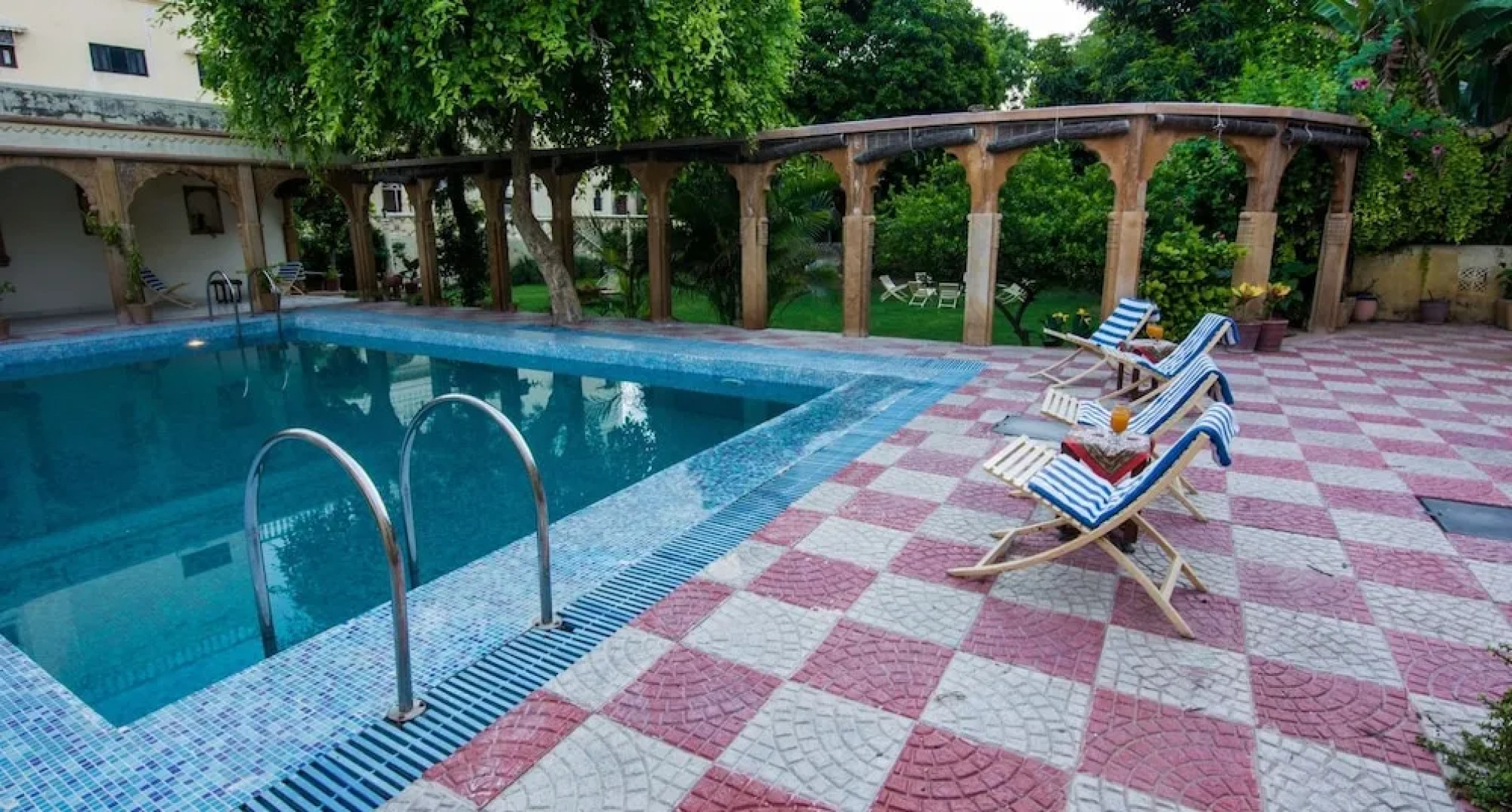 Hotel Jhalamand Garh