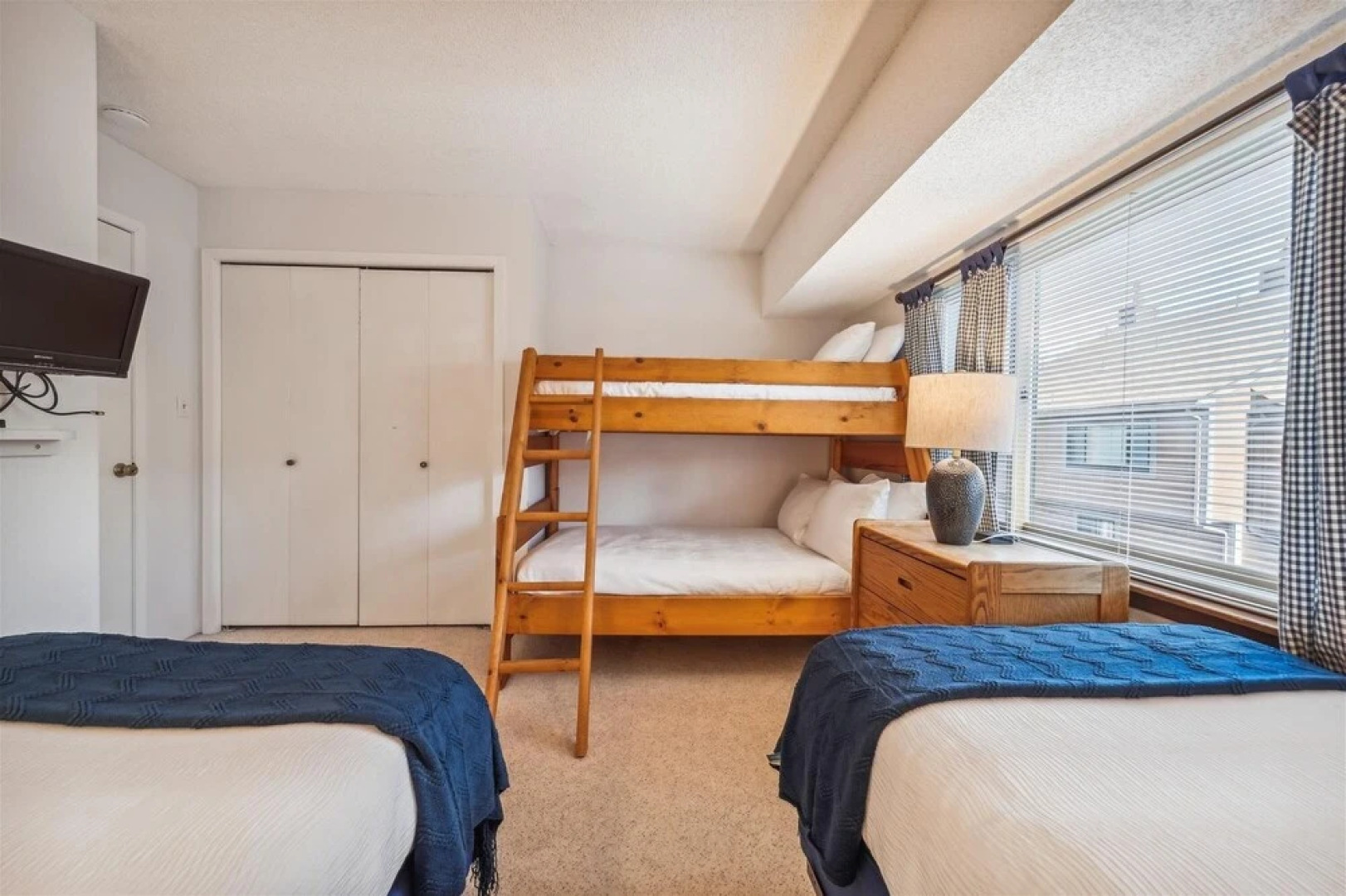 Winterpoint 20 2 Bedroom Townhouse by RedAwning