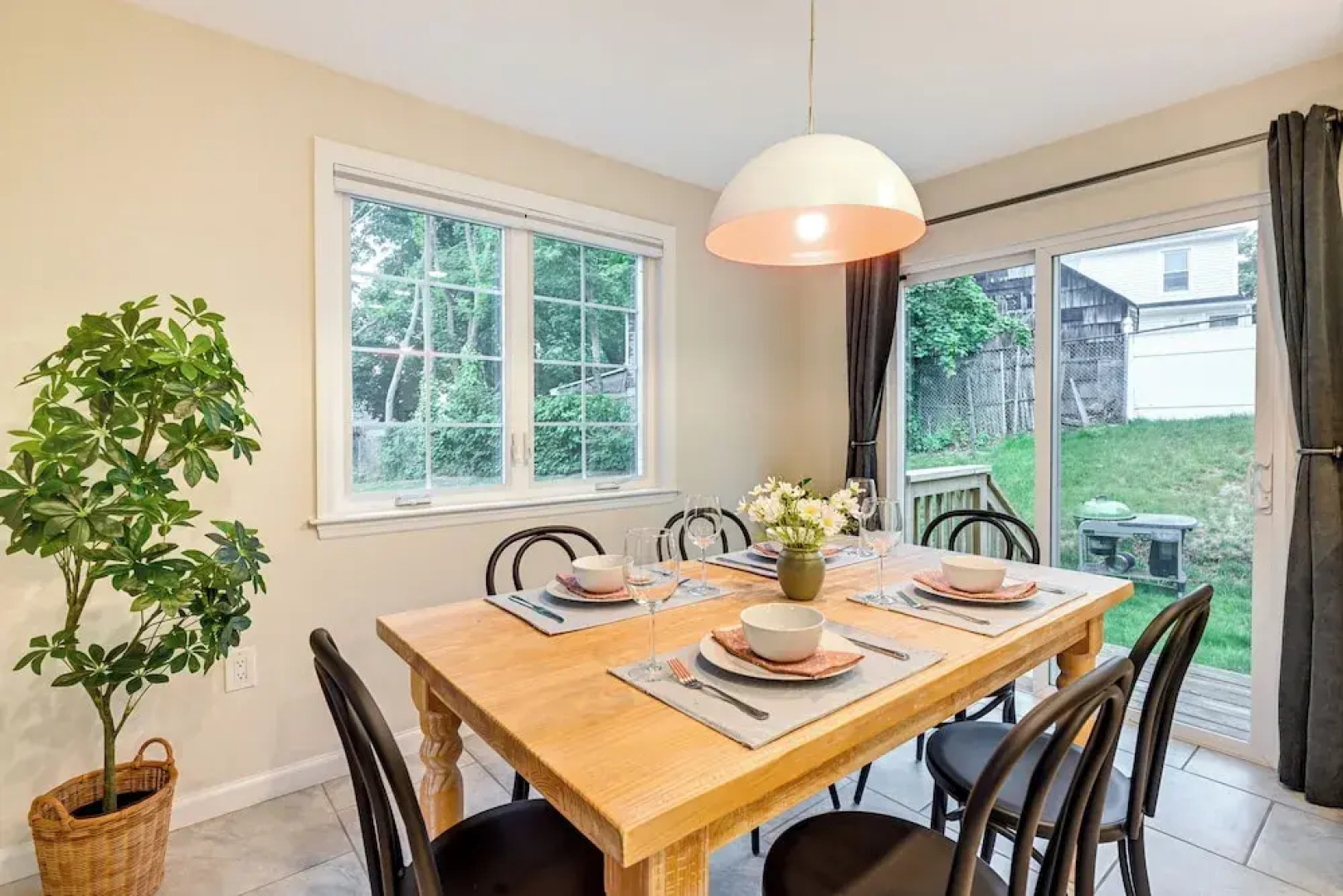 Glen Cove Vacation Rental < 1 Mi to Downtown!