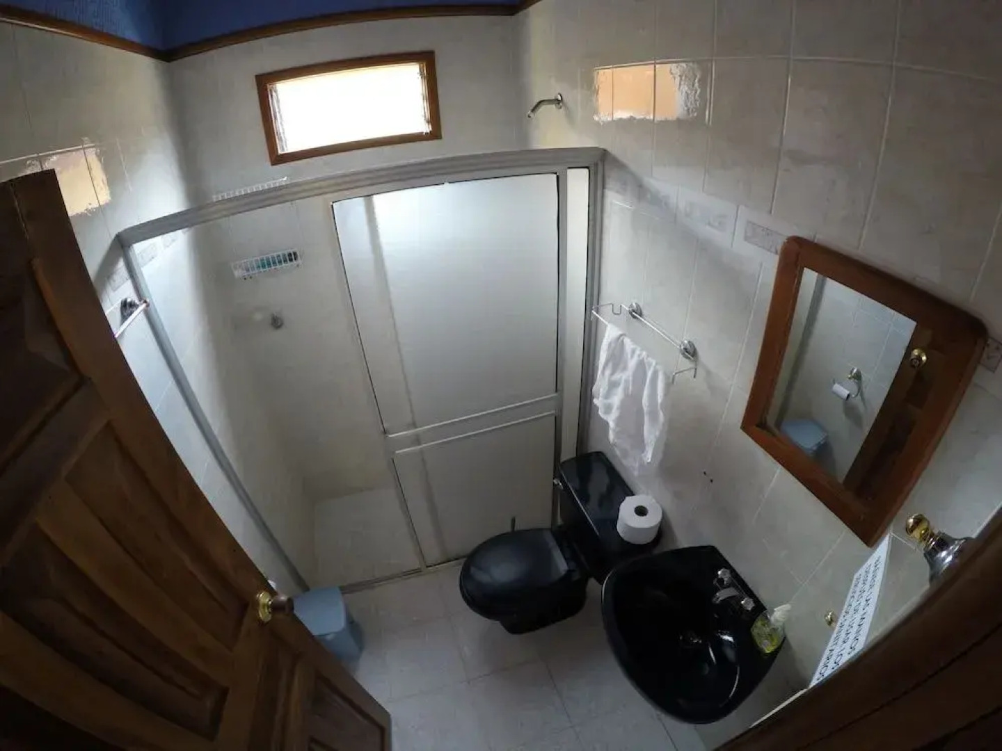 Leticias Guest House - Hostel