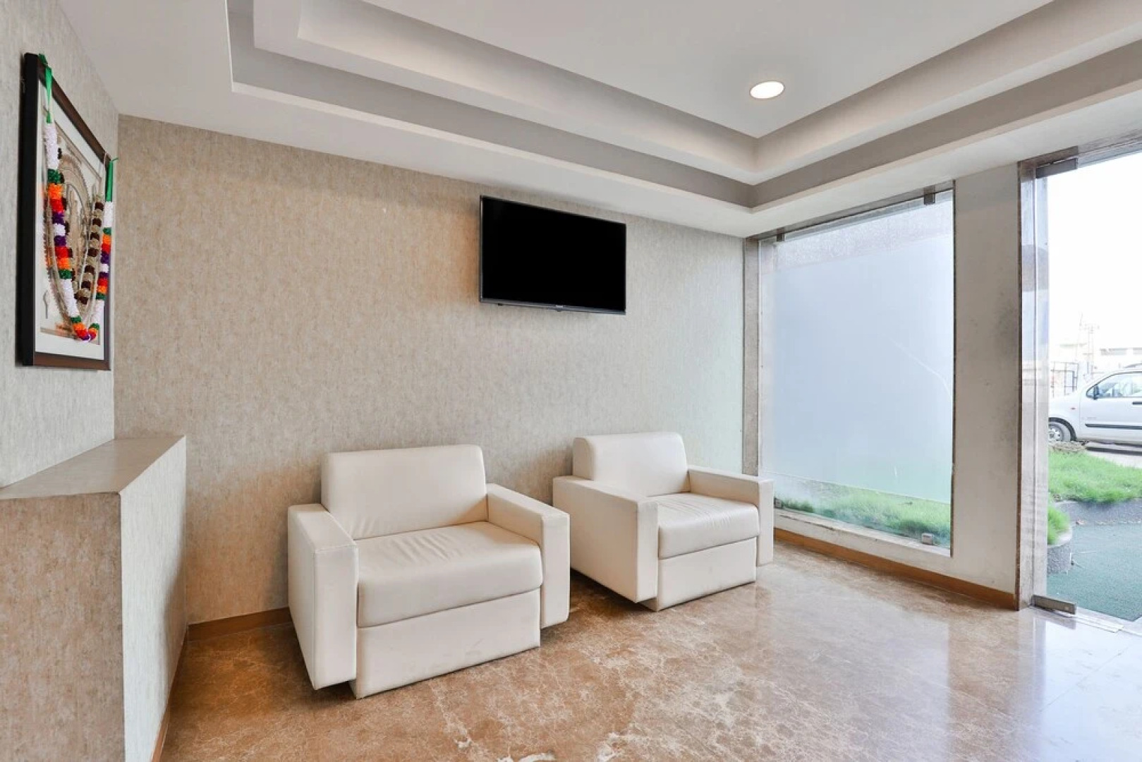 OYO 18933 The Grand President