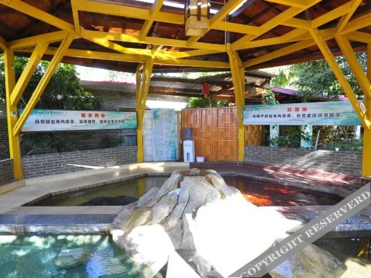 Yingyuetan Hotspring Hotel