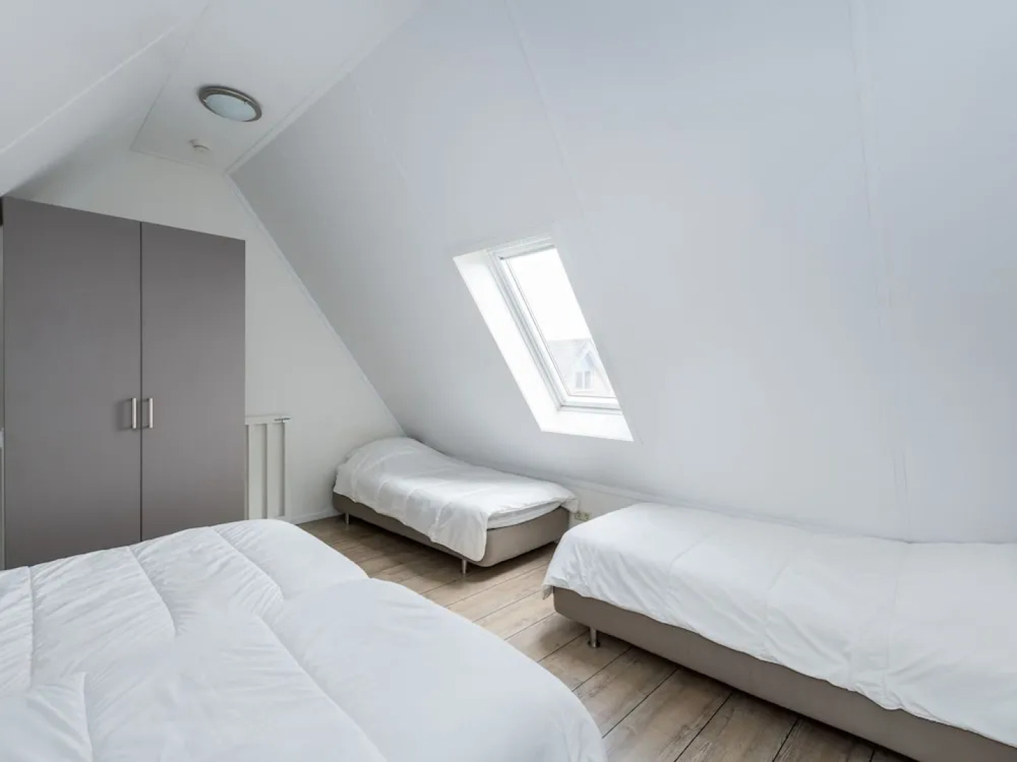 Magnificent 6-person Apartment With Roof Terrace in Ouddorp Town Centre