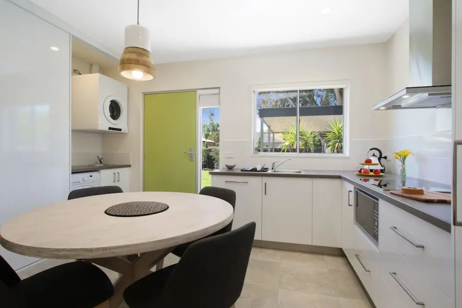 18 on Rayner - swish apartment Myrtleford