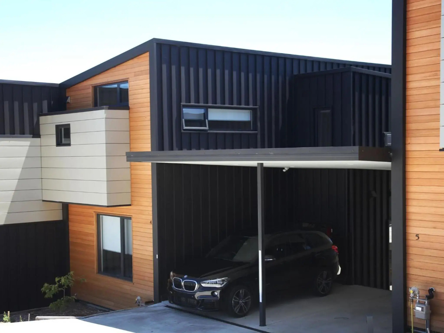 Spuren 4 of 2 Echidna Place East Jindabyne