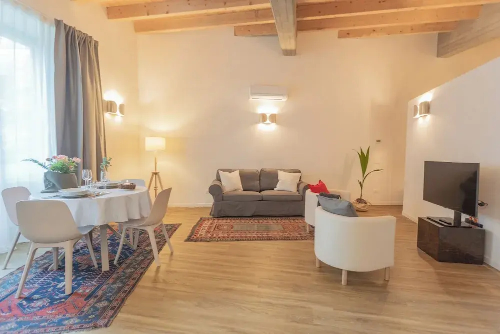 Luxury Apartments in Villa Cardinal Ciceri by Rent all Como