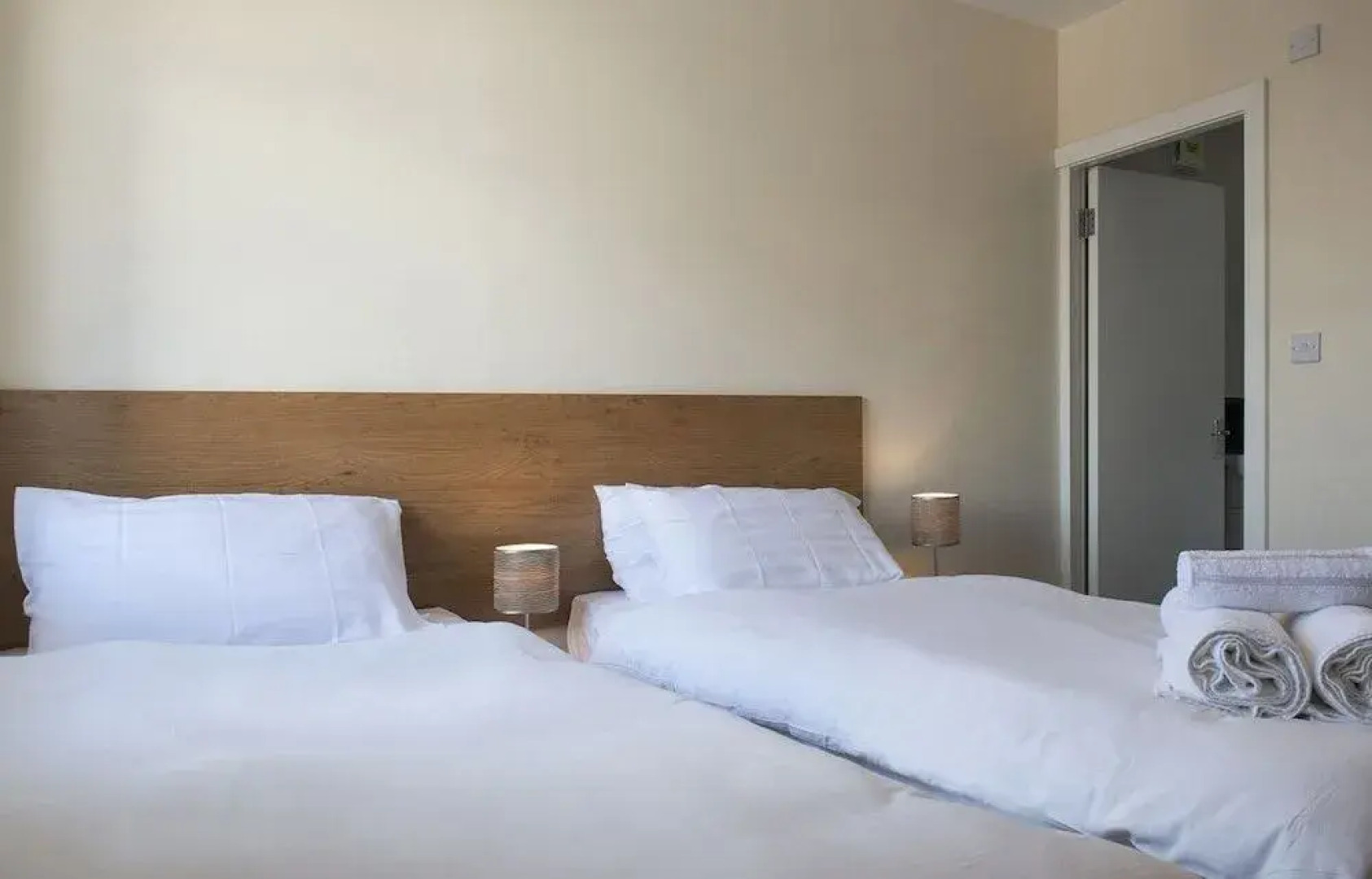 Cargo Cafe Apartments - Guest House