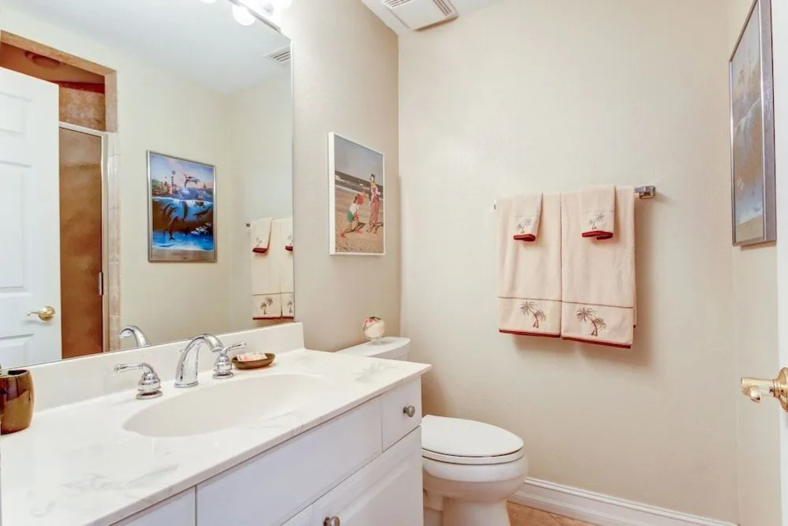 Deluxe Condo at the heart of Main Beach by RedAwning