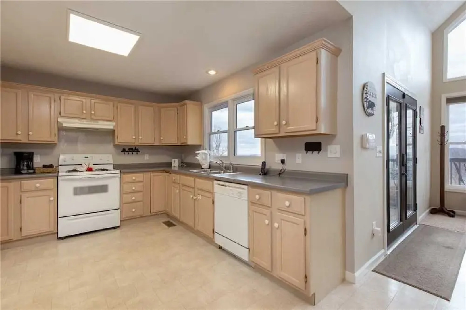 Kickback Kabin - Three Bedroom Cabin