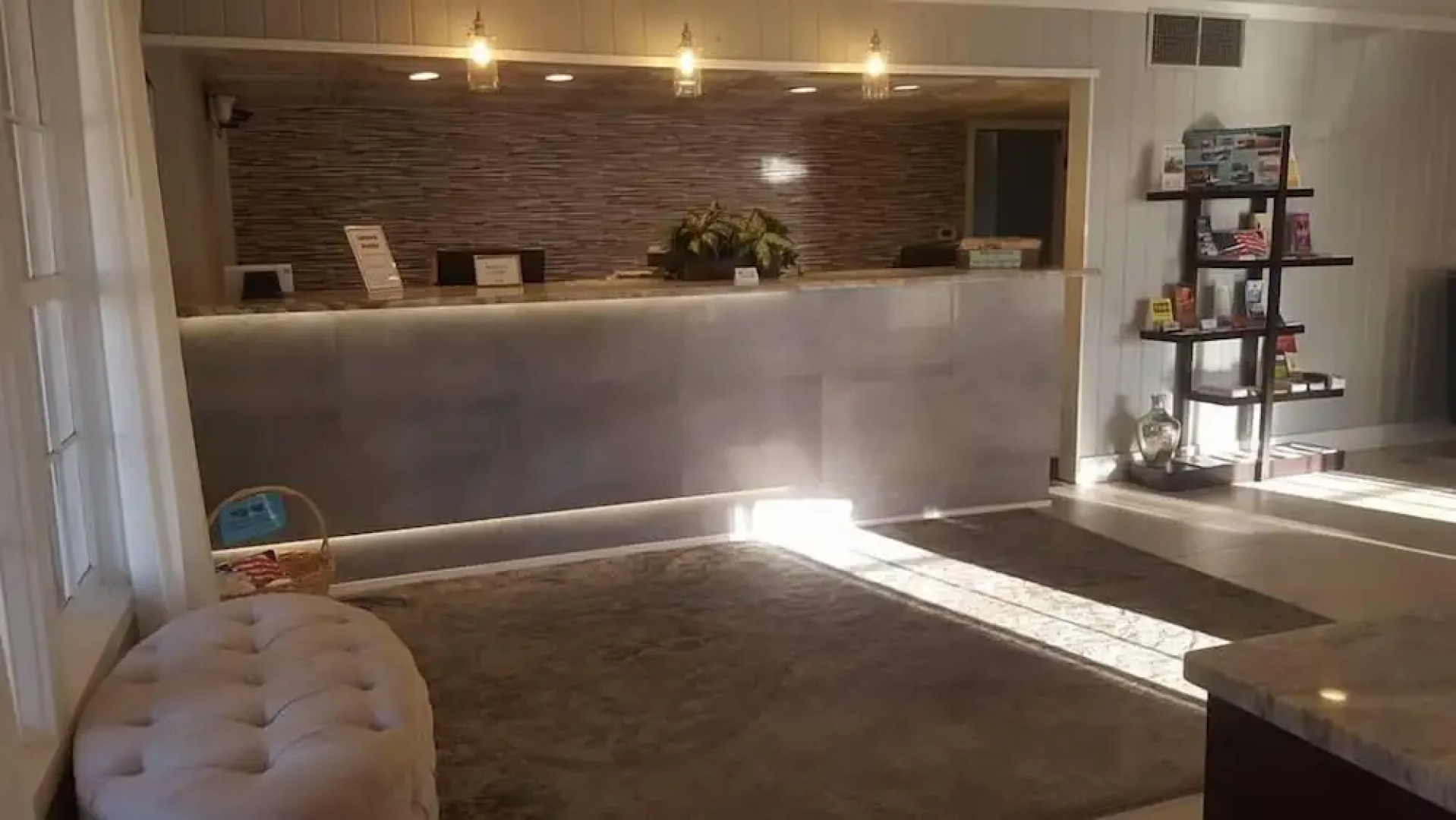 Sunday House Inn and Suites