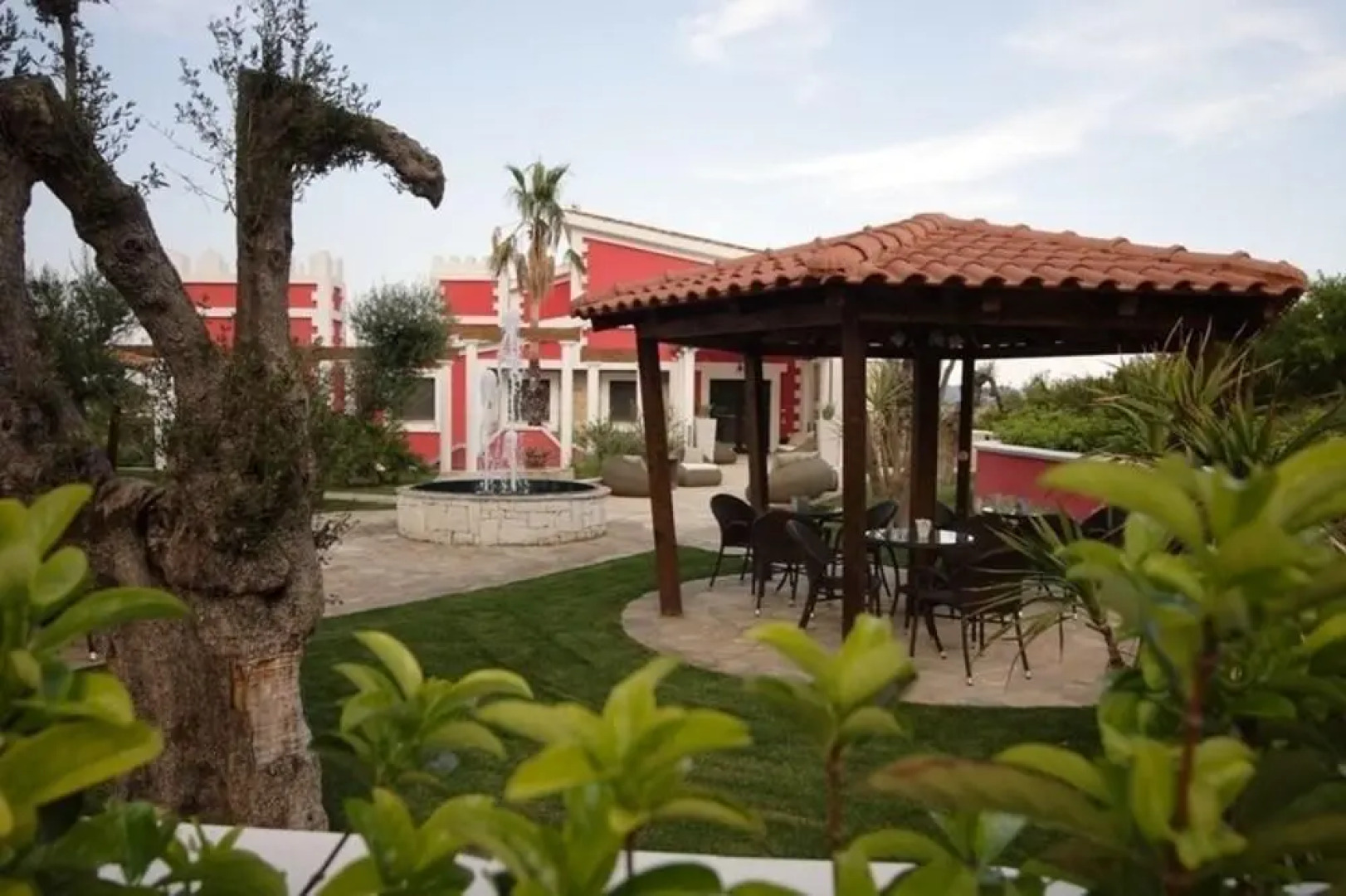 La Maison Rouge Resort