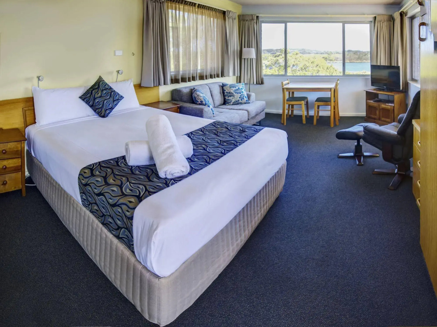 Haven Waters Motel & Apartments