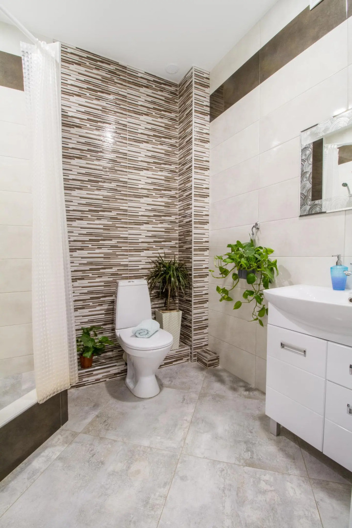 Южный берег на набережной Адмирала Серебрякова