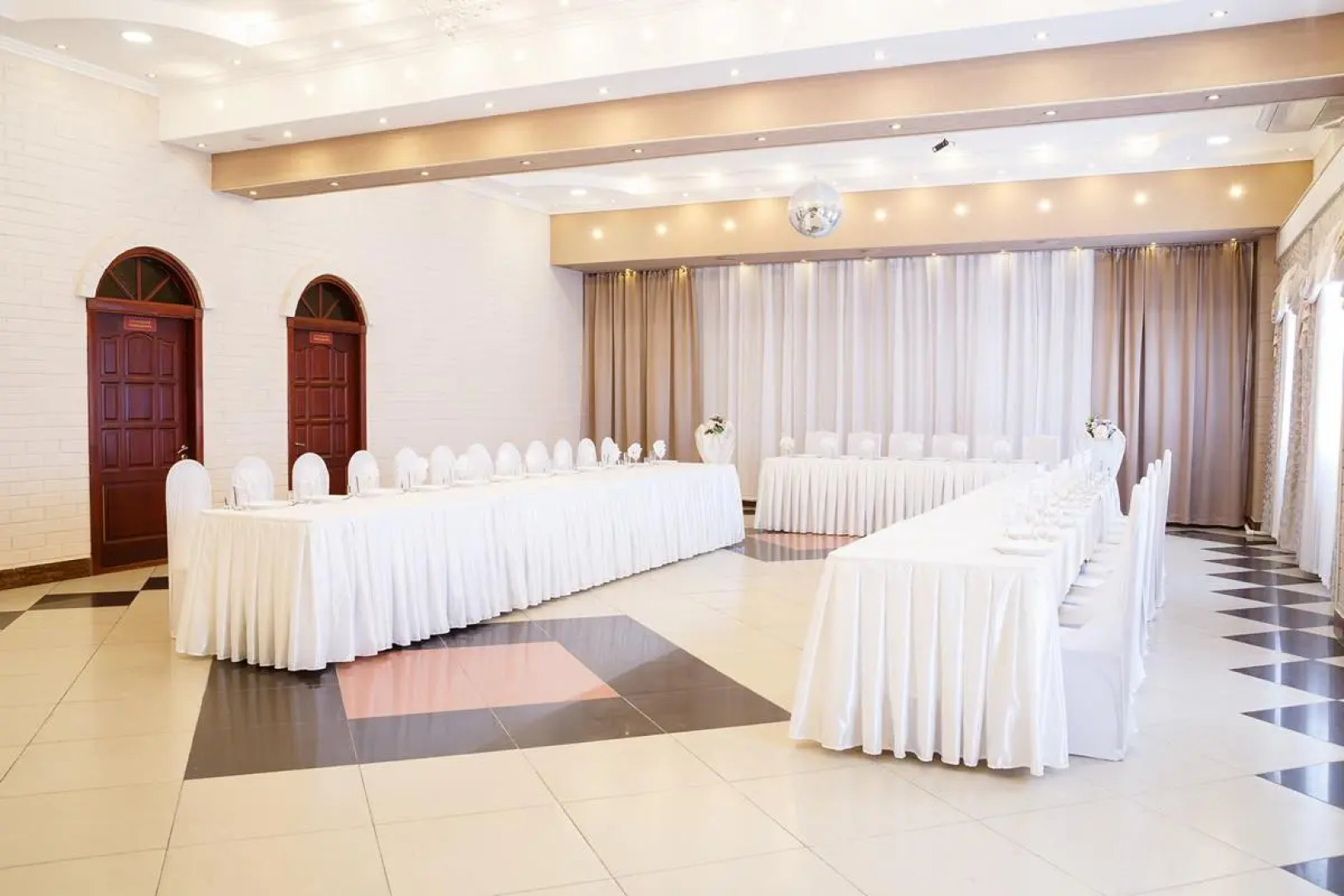 Гостиничный комплекс 7 и Я на Омской