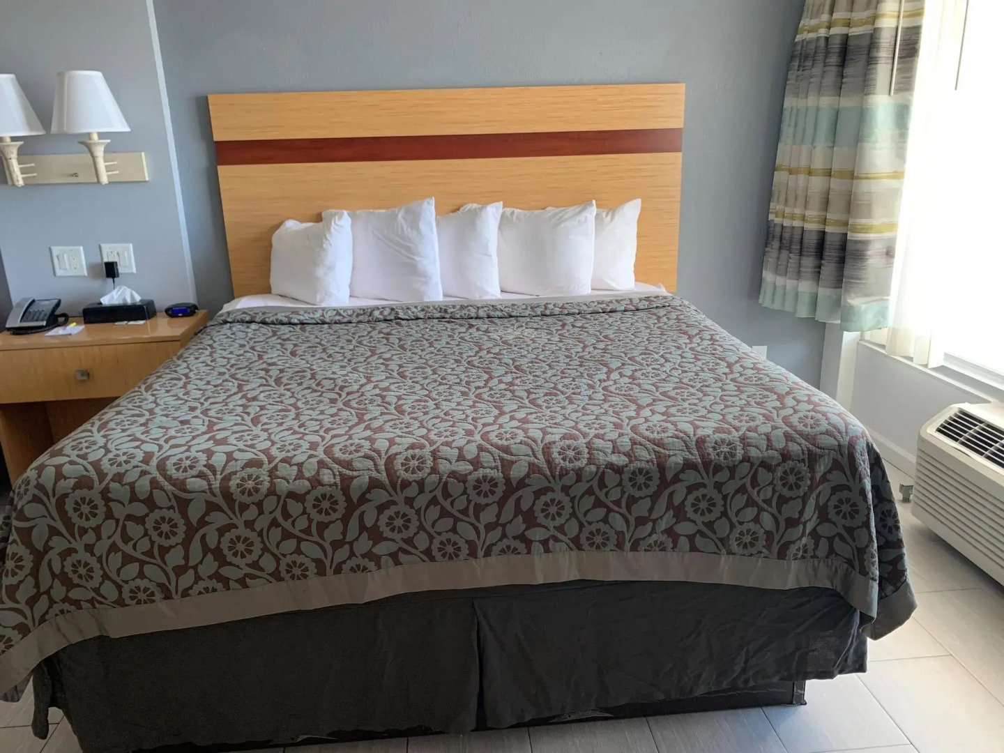 Arya Blu Inn & Suites