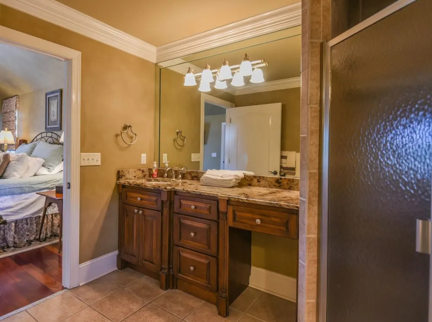 Large Home On Private Peninsula With Hot Tub + Sauna! 4 Bedroom Home