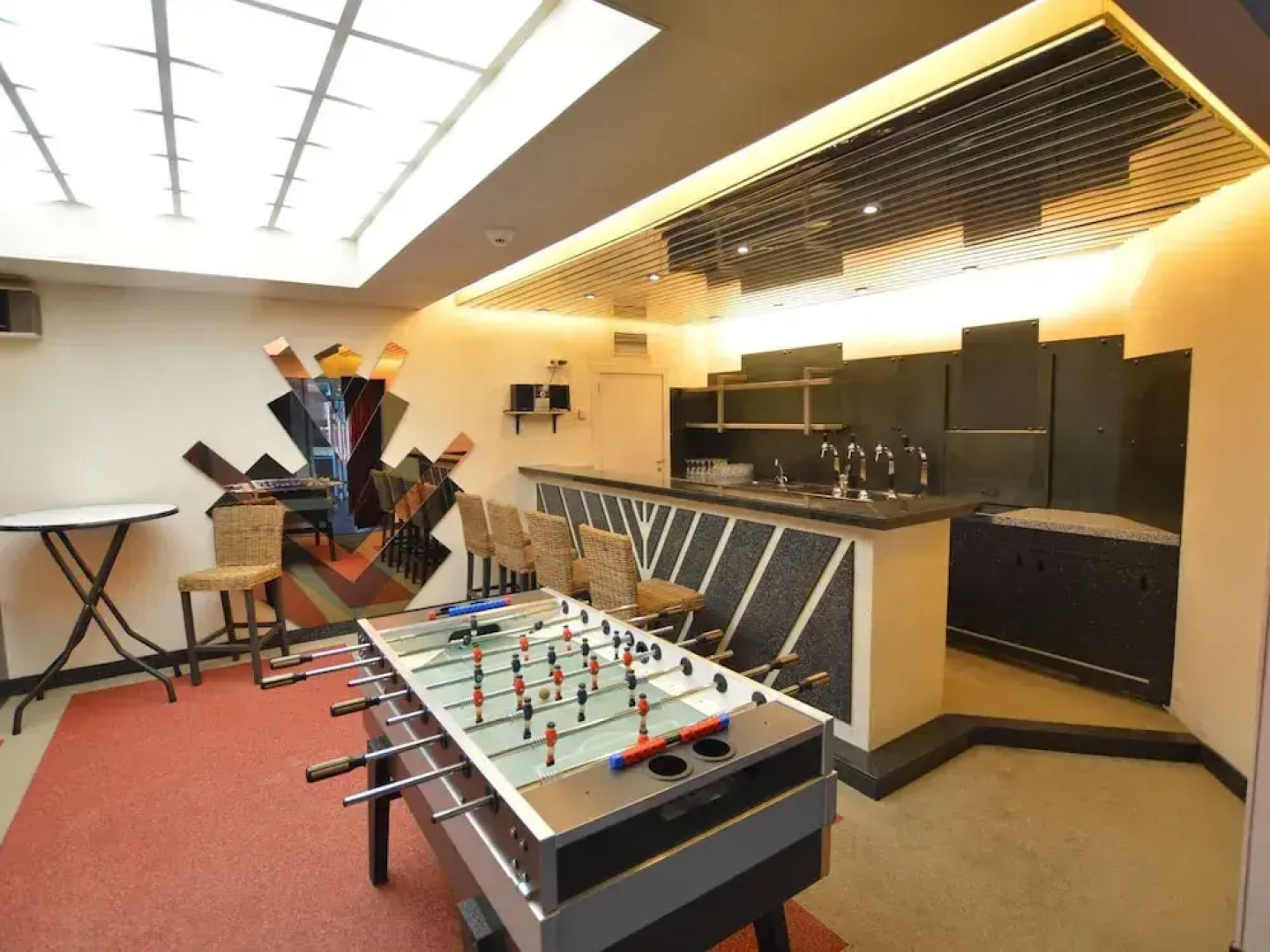 Superb House for Family Group with Swimming Pool, Sauna, Hot Tub, Billiards