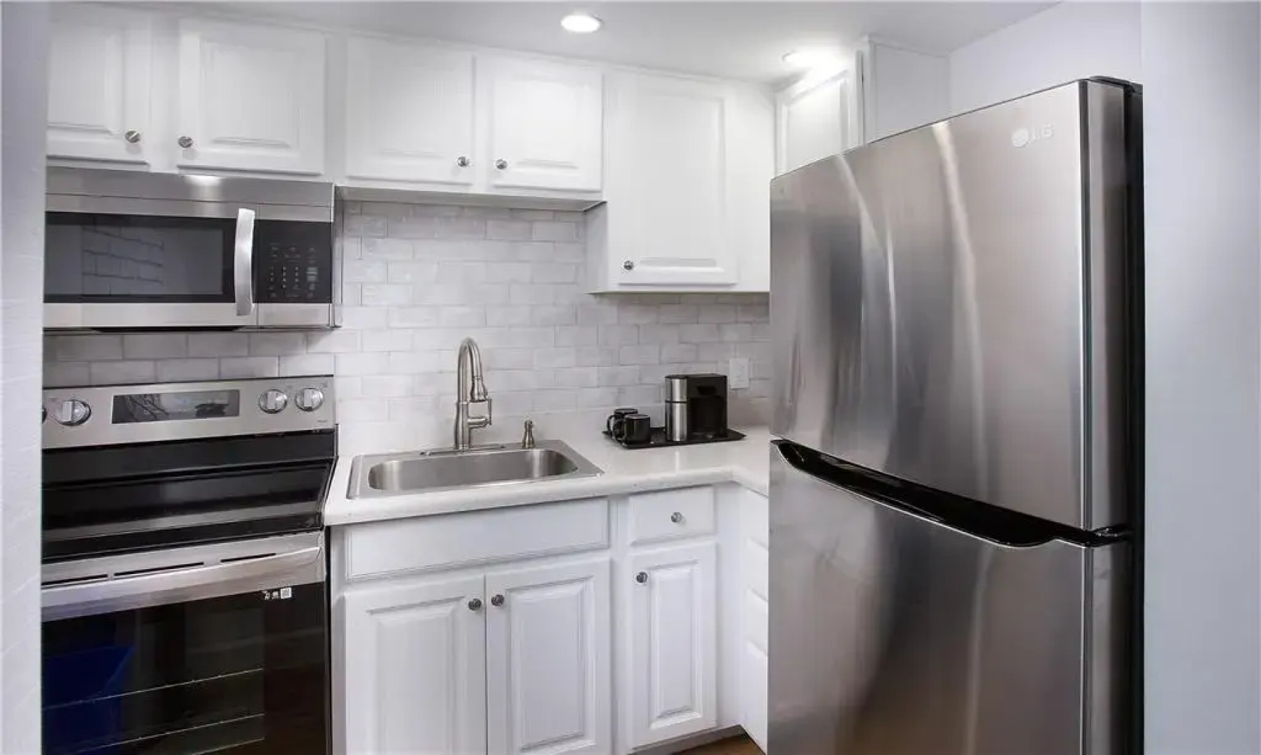 West Beach Inn, a Coast Hotel