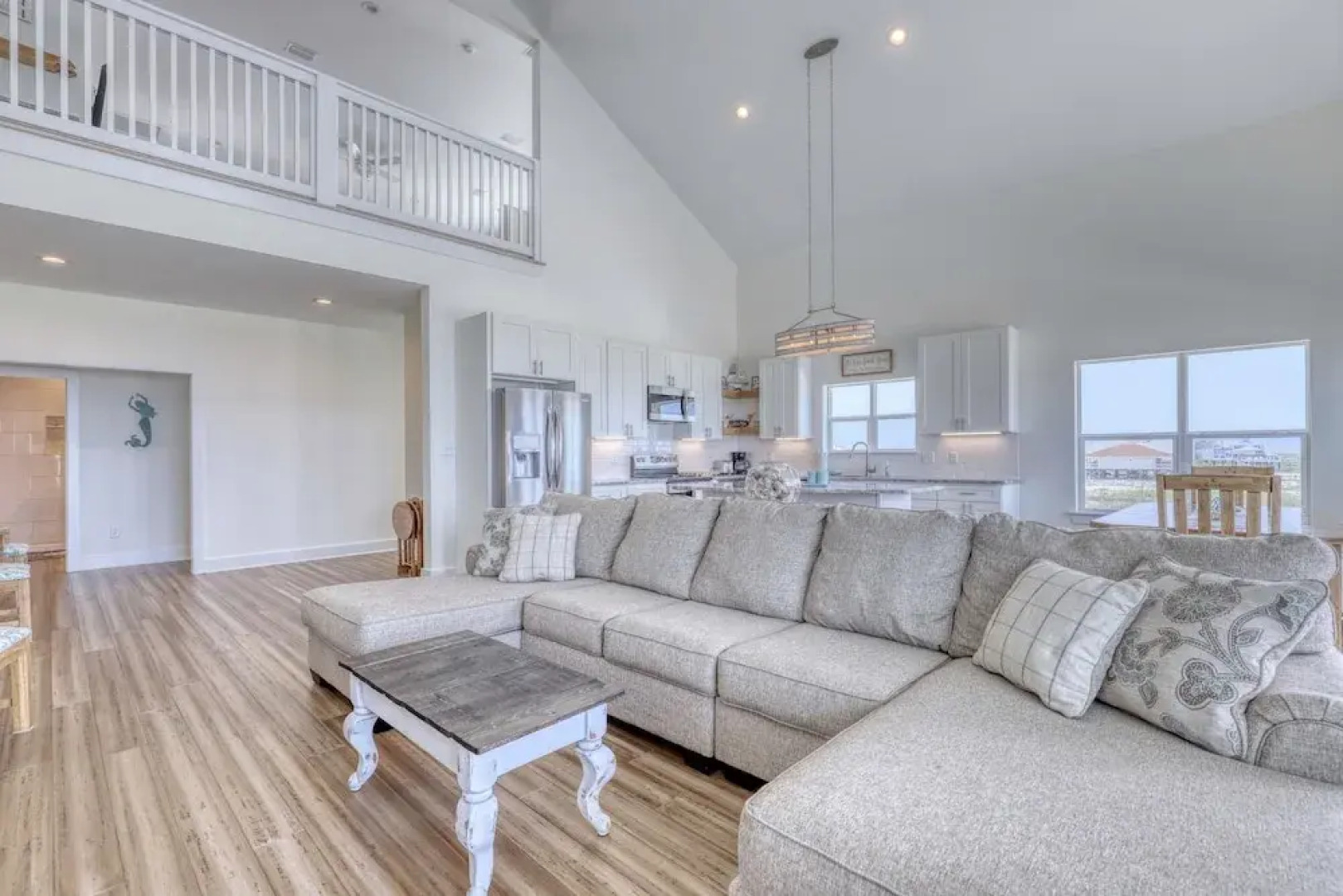 Salty Seahorse - Waterfront! Pet Friendly! Game Room, Pool Table, Beautiful Views - Room For The Whole Family 4 Bedroom Home by RedAwning