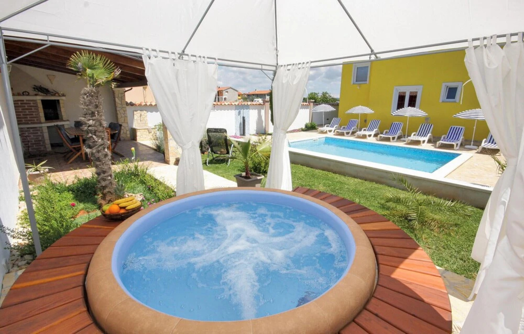 Amazing Home in Pula with Hot Tub, WiFi & 4 Bedrooms