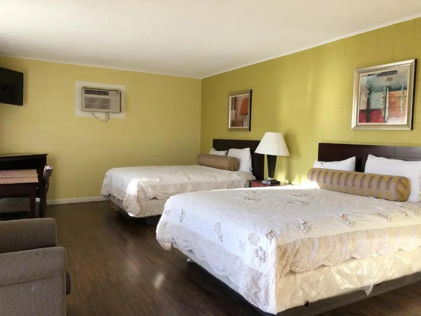 Royal Inn and Suites