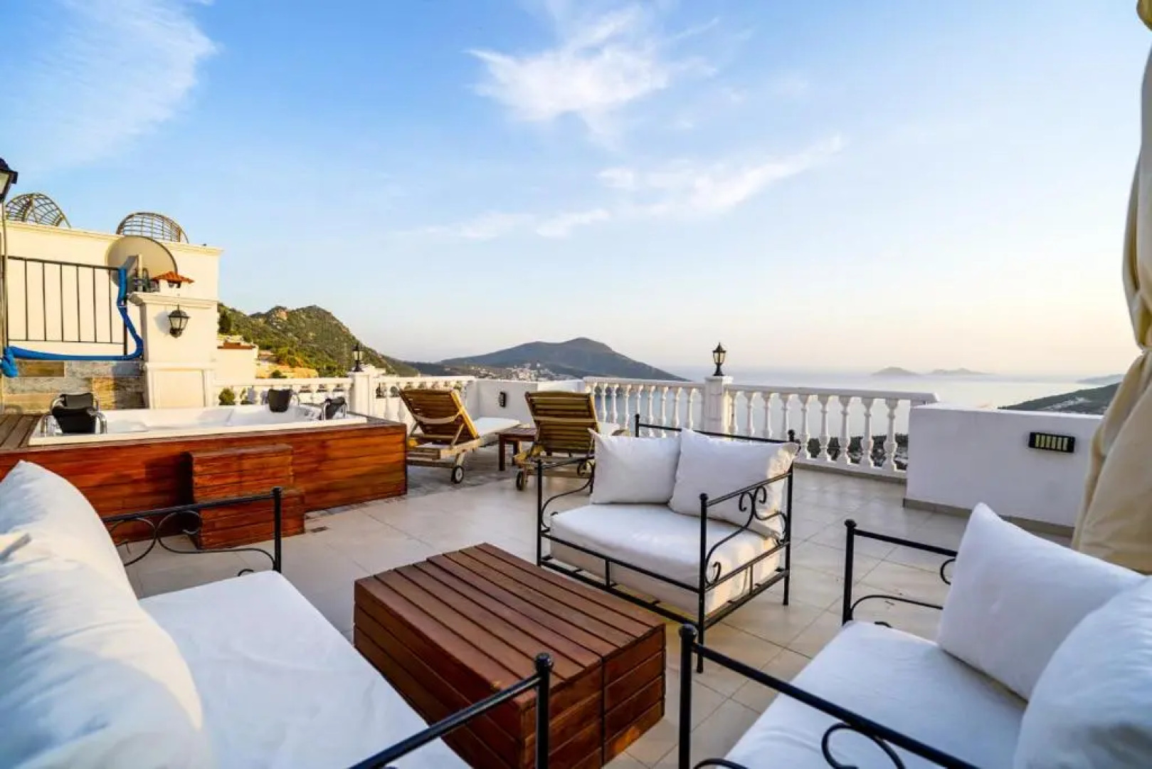 Flat with Shared Pool, Terrace and Jacuzzi in Kas